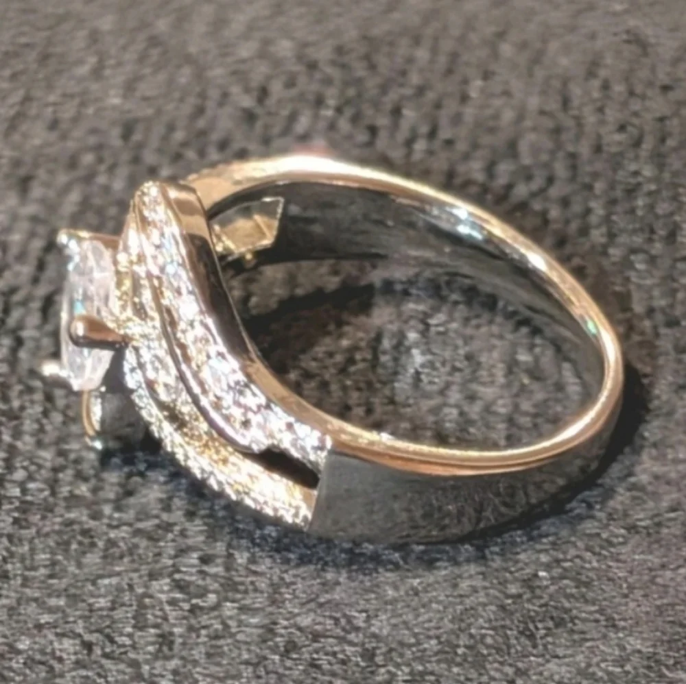 Shimmering 2.00ct Heart Cut Women's Engagement 925 Sterling silver Ring